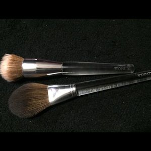 Clinique Makeup - Clinique Foundation + Powder Foundation Brush Clinique Makeup - Clinique Foundation + Powder Foundation Brush